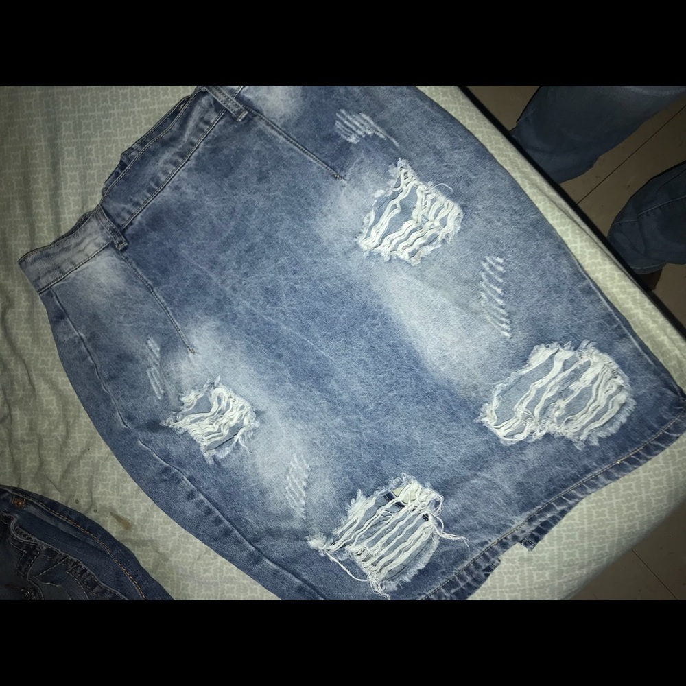 Demin distressed skirt
